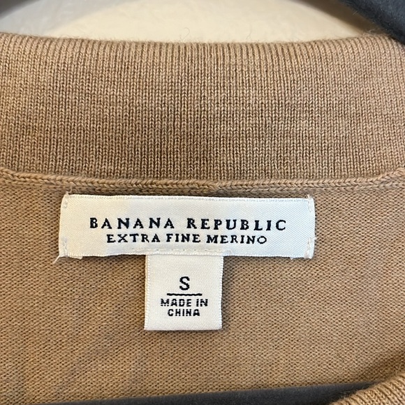 Banana Republic Extra Fine Merino wool Blend Khaki Tan Sweater Small - Picture 2 of 8